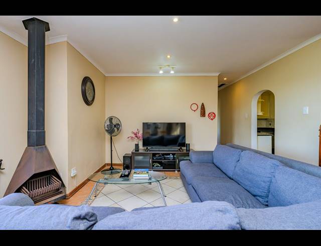 8 BEDROOM HOUSE FOR SALE IN COWIES HILL
